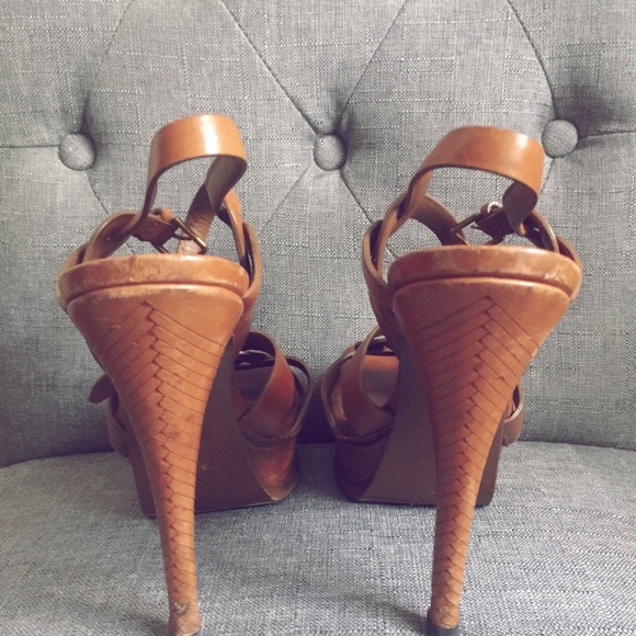 Yves Saint Laurent - Picture 4 of 5